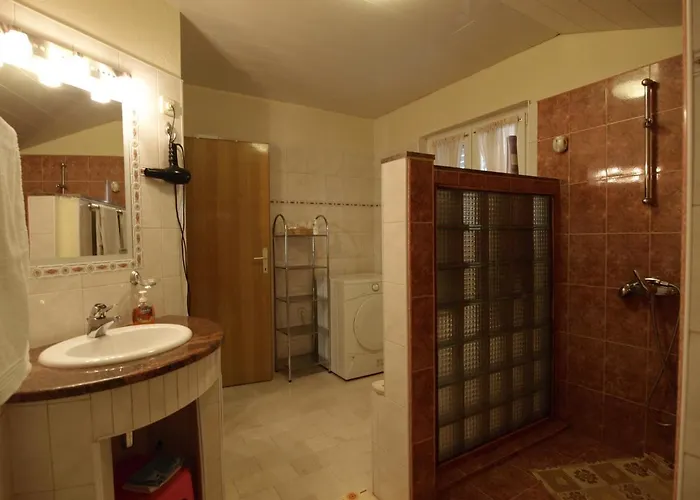 With A Parking Space - 14946