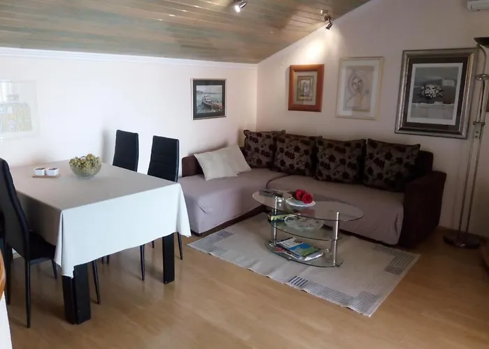 With A Parking Space - 14946