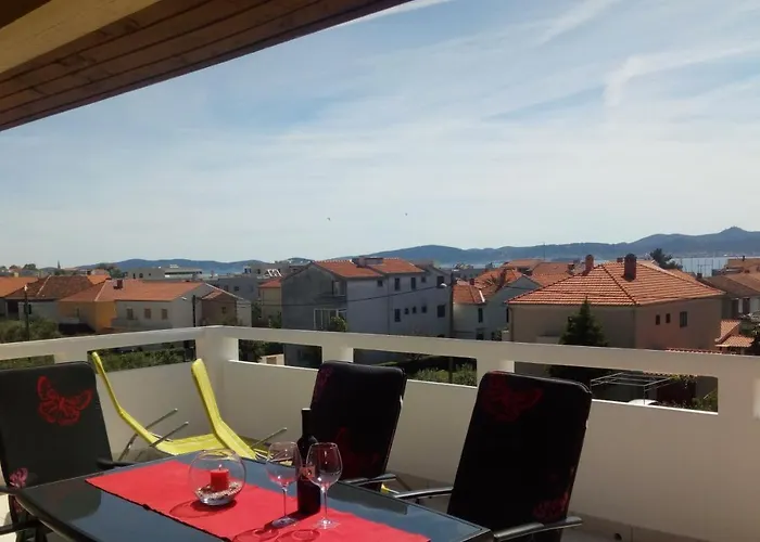 With A Parking Space - 14946